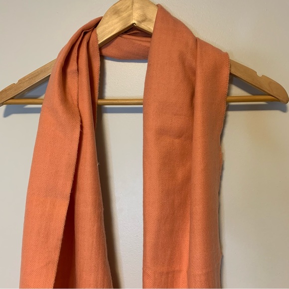 100% cashmere made in England light orange /peach stroll scarf with fringes - Picture 2 of 6